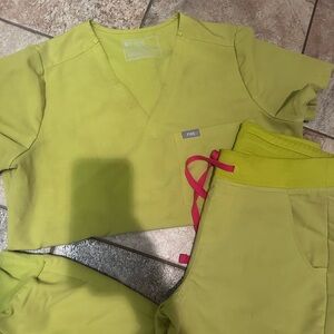 Figs Scrub set. Yellow/ lemonade in color. Top is Med from Technical collection.